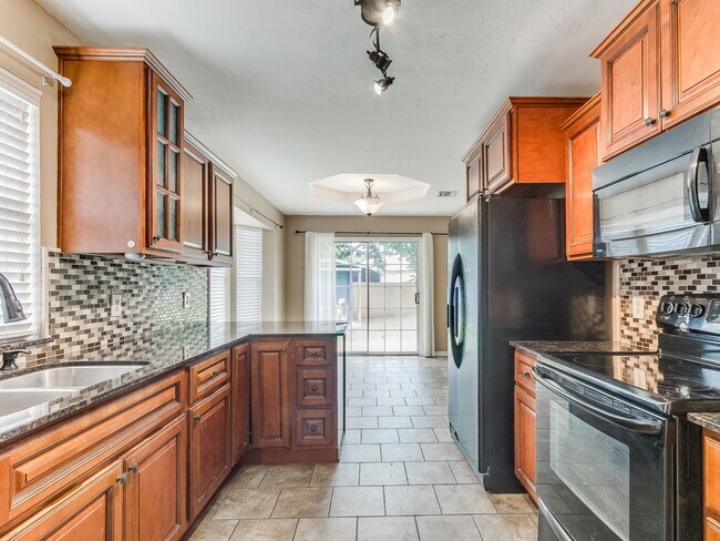 Building Photo - 17320 Sun River Ct