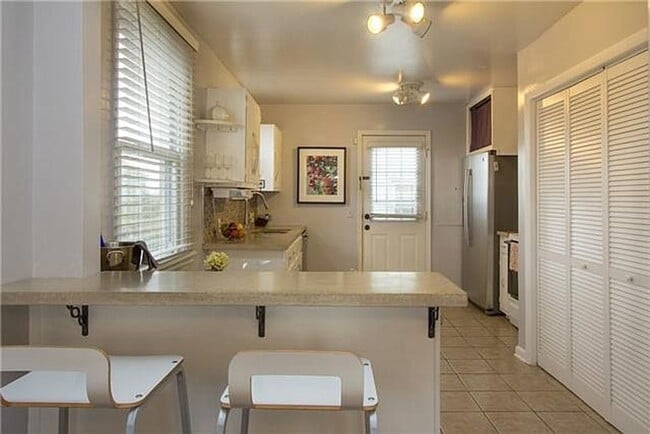 Building Photo - Adorable 2 Bedroom 1 Bath Home in Sylvan Heights!