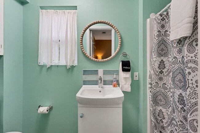 Building Photo - 1142 Amanda