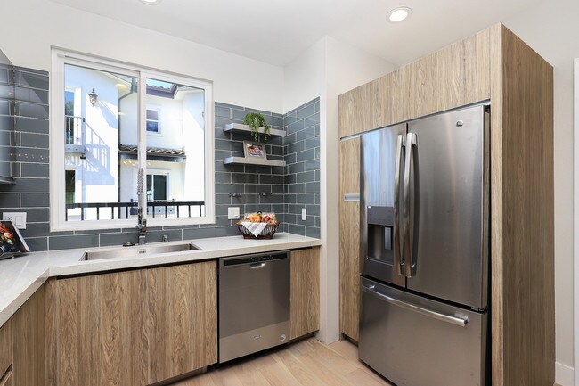 Building Photo - 15 Brookline Way