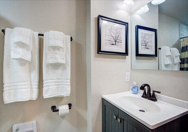 Building Photo - 156 Rodney Ct