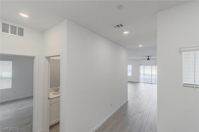 Building Photo - 9940 Kimura Hls Ave