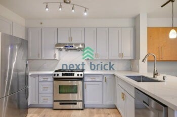Building Photo - 124 Bellevue Ave E