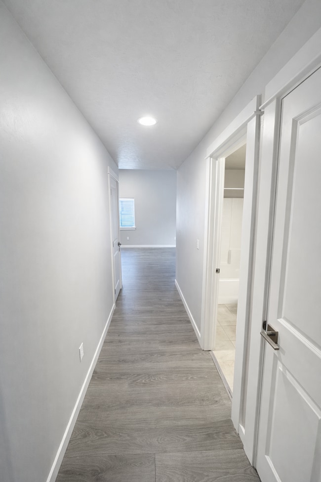 Building Photo - 1901 E Porter St