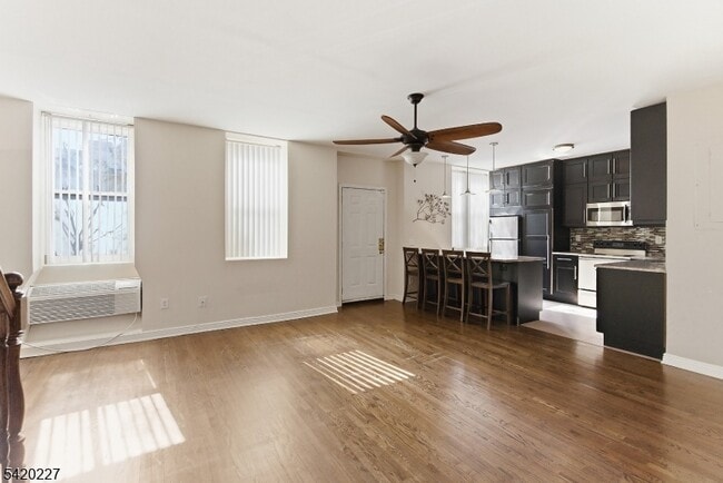 Building Photo - 39 Bruen St