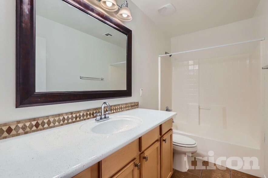 Building Photo - 25841 W Valley View Dr