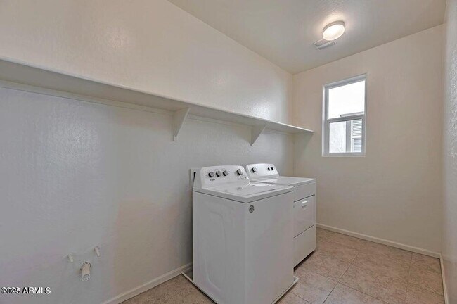 Building Photo - 3170 S Arizona Pl
