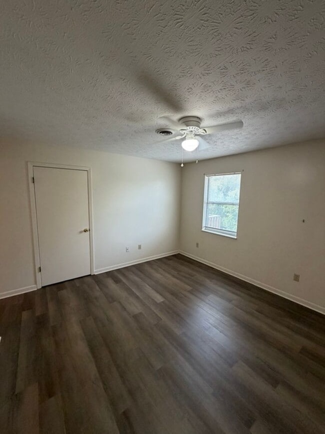 Building Photo - 1533-1539 Meadow Spring Dr