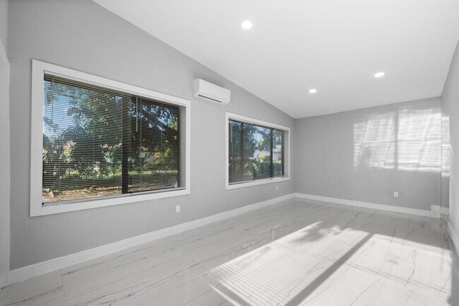 Building Photo - 1300 NW 90th St
