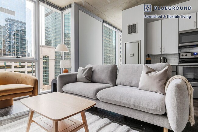 Building Photo - 215 W Lake St