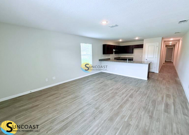 Building Photo - New & Luxurious Apt in West Jax!