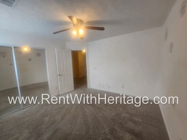 Building Photo - Gorgeous 5 bedroom, 2.5 bath / Attention t...