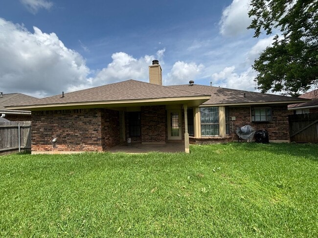 Building Photo - Beautiful 3 Bedroom Home in South Bossier