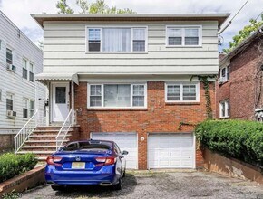 Building Photo - 105 Norwood St