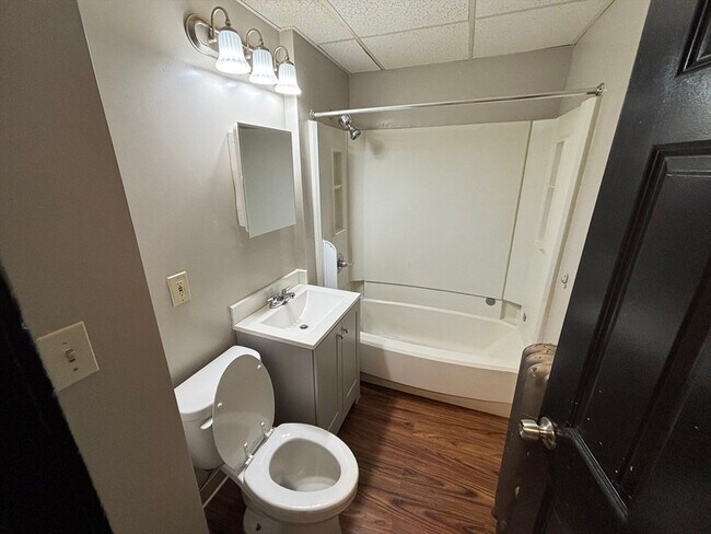 Building Photo - 26 Catharine St