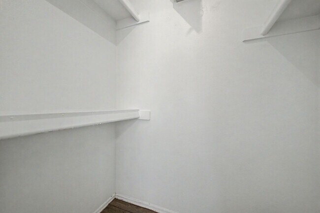 Building Photo - Beautiful 3 Bedroom Home with Large Grass Yard