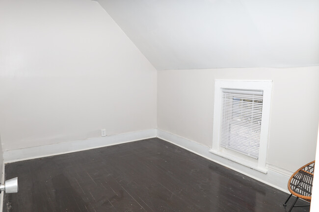 UNIT A-3 BEDROOM - 1624 Sheridan Ave