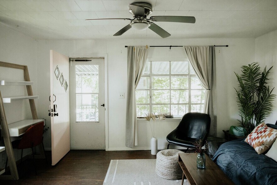 Building Photo - 2526 S Madison St