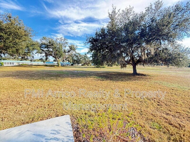 Building Photo - 2202 Clubhouse Dr