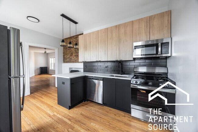 Building Photo - 4011 N Lowell Ave