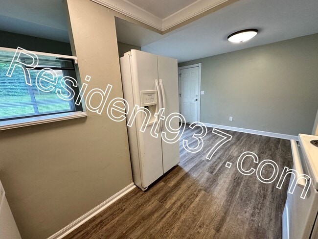 Building Photo - 3 bed 2 bath home.