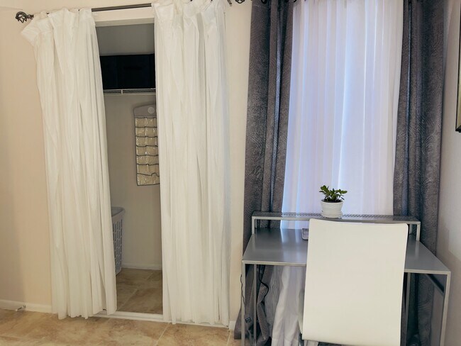 Building Photo - 64 Pine Track