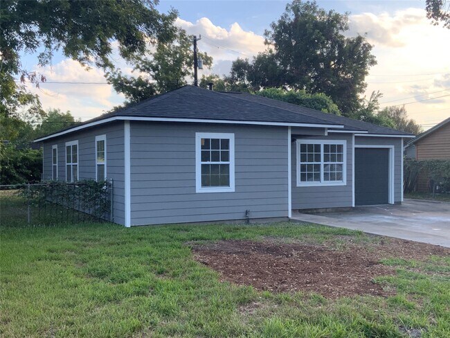 Building Photo - 610 Fostoria Ln