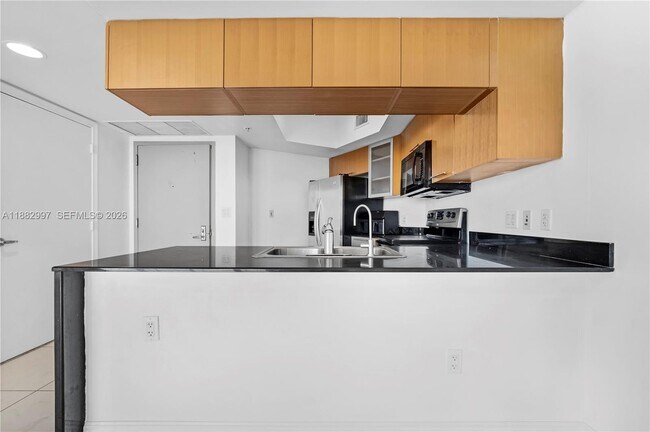 Building Photo - 1750 N Bayshore Dr