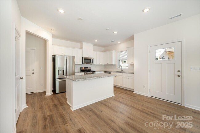 Building Photo - 3220 Lilac Grove Dr