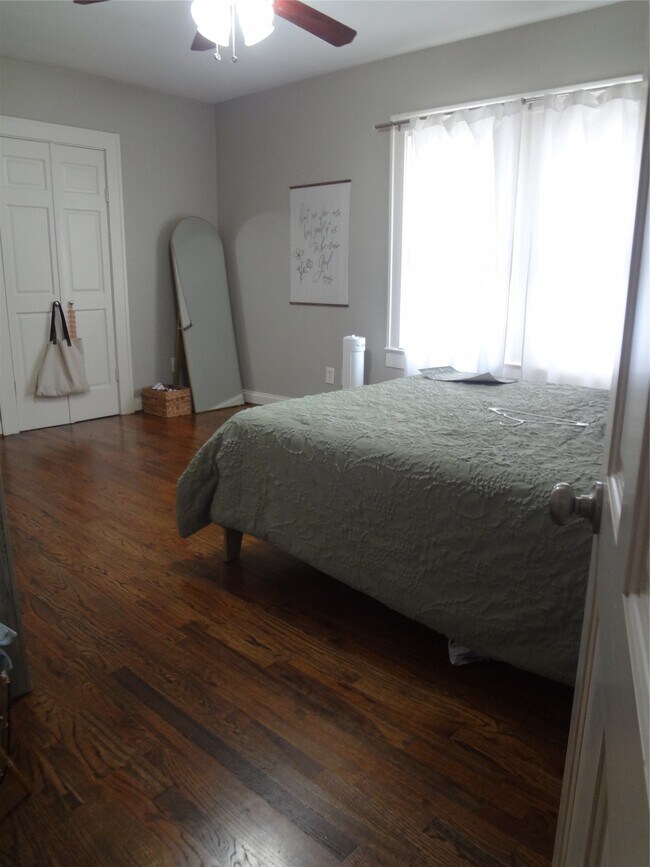 Building Photo - 307 E 28th St