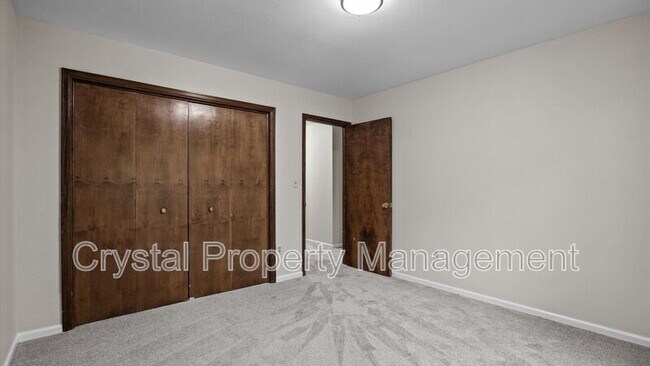 Building Photo - 1001 Walz Ave