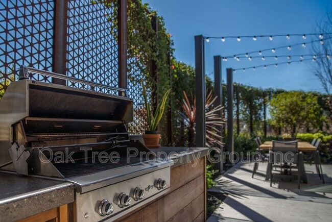 Building Photo - 532 Union St