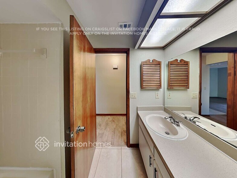 Building Photo - 14906 Coldwater Ln