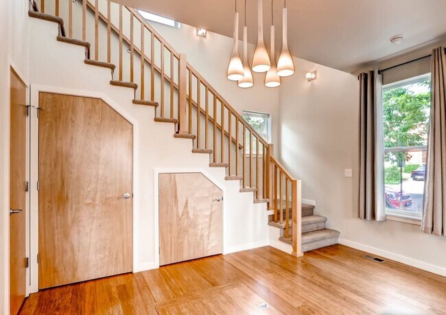 Building Photo - 1 bed 1.5 bath Stand Alone Townhome.  Available For Move-In Anytime Between March 15 - May 1st.