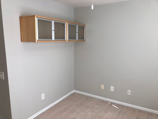 Building Photo - This lovely townhome is located in the highly desirable community of Blakeney Preserve just off R...
