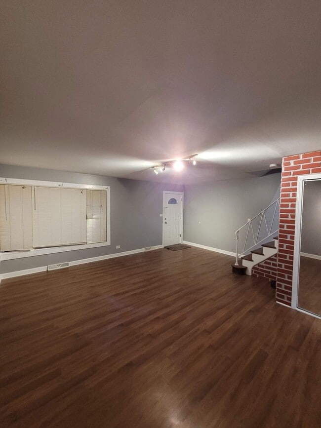 Building Photo - 52 N Albert St