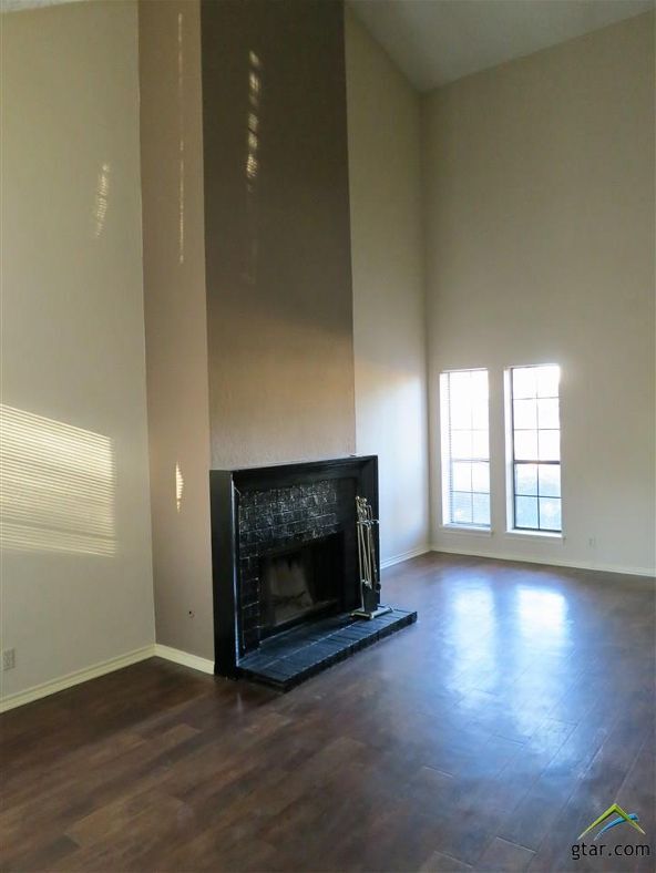 Building Photo - 5809 Hollytree-