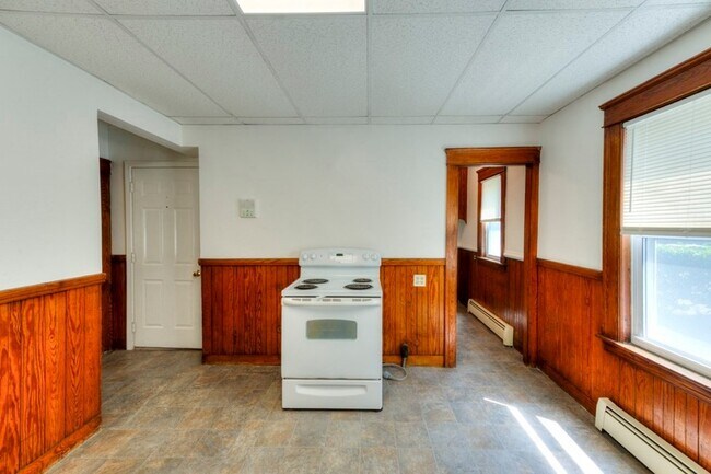 Building Photo - 377 Chandler St