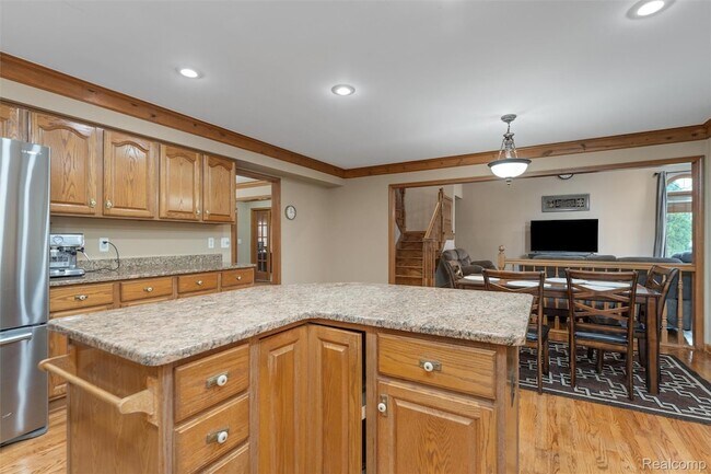 Building Photo - 47105 Liberty Bell Rd E