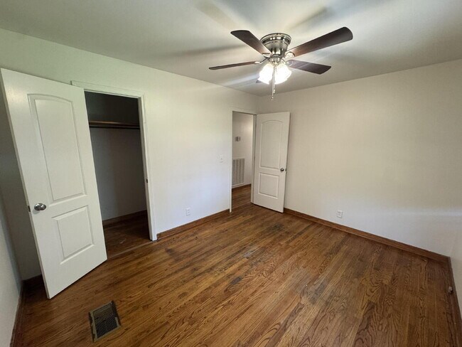 Building Photo - 3-Bedroom, 1 Bath Home Close to Downtown & MSU