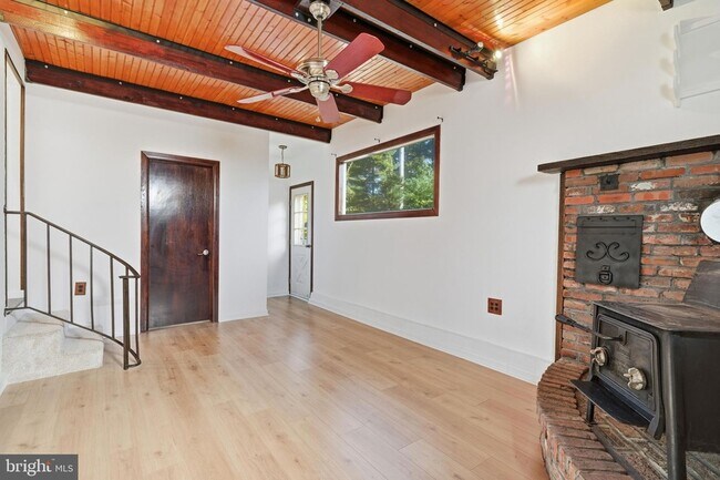 Building Photo - 218 Holly Ave