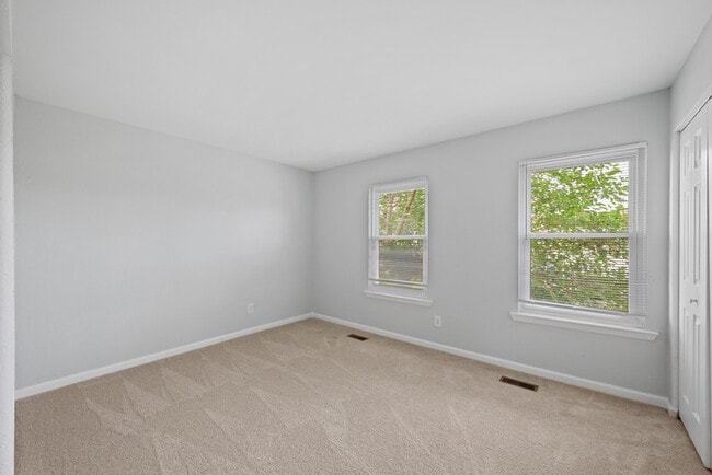Building Photo - 253 Greenbrier Ave