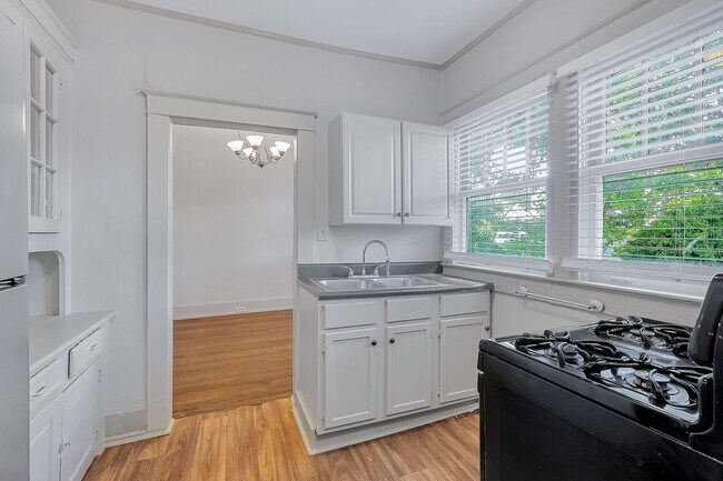 Interior Photo - Highland Court II Apartments