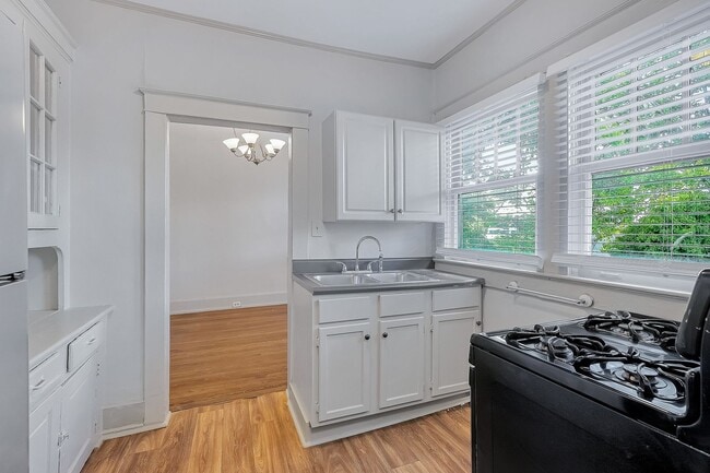 Interior Photo - Highland Court II