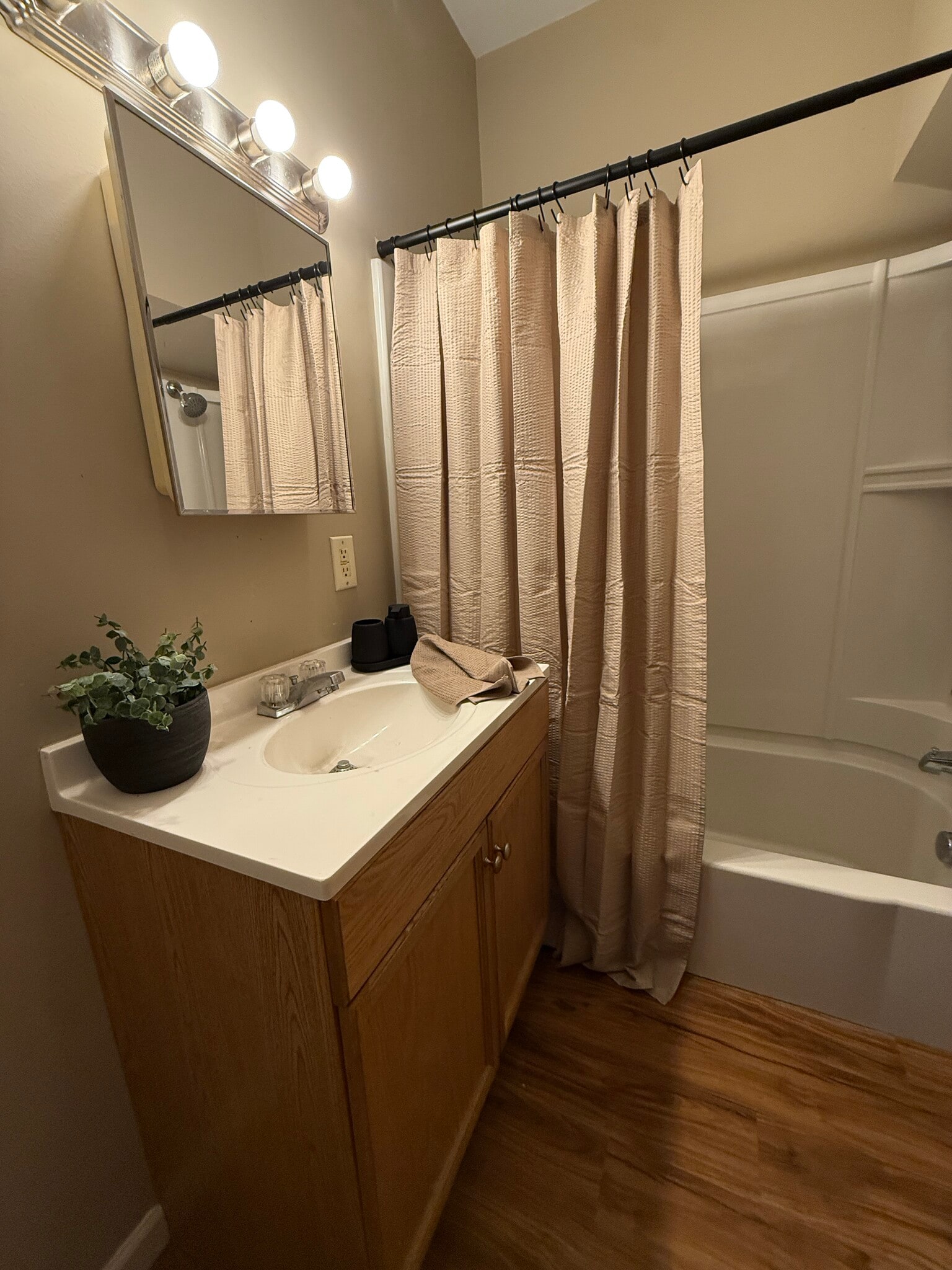 Building Photo - 522 Fleming St