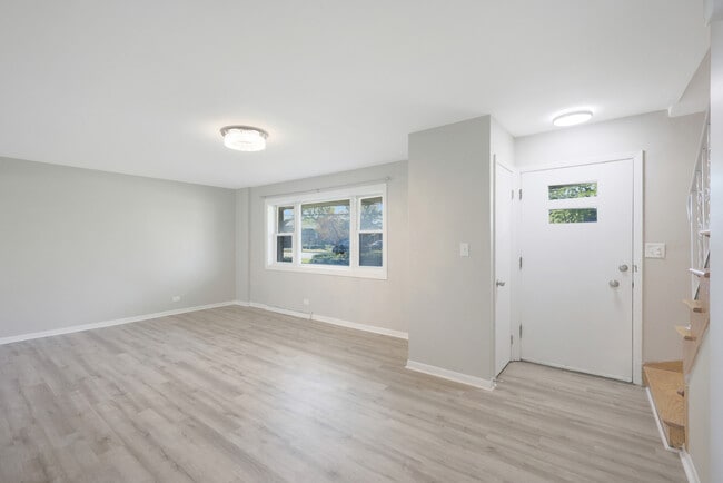 Building Photo - 9002 N Clifton Ave