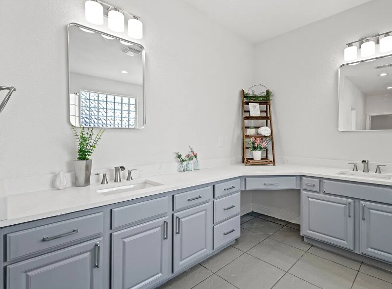 Building Photo - 4224 Las Brisas Dr