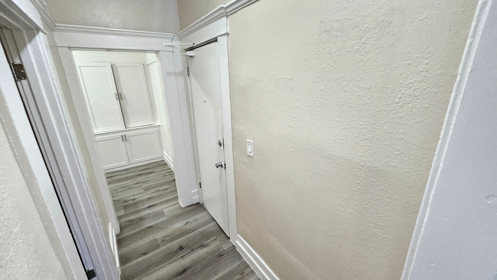 Building Photo - 1330 W 11th St