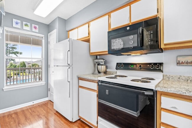 Building Photo - 2 Bed 2 Bath Long Term Rental - Windsor Green in Carolina Forest