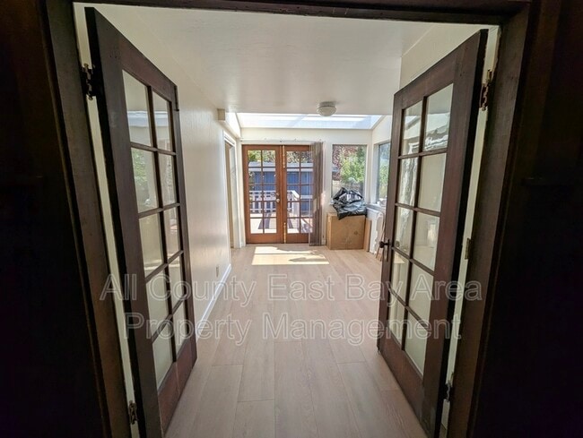 Building Photo - 1529 Josephine St